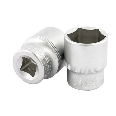 İzeltaş 1/2'' Altı Köşe 17mm Lokma Anahtar, sıkma ve sökme işlemlerinde kontrollü kullanım sunar.