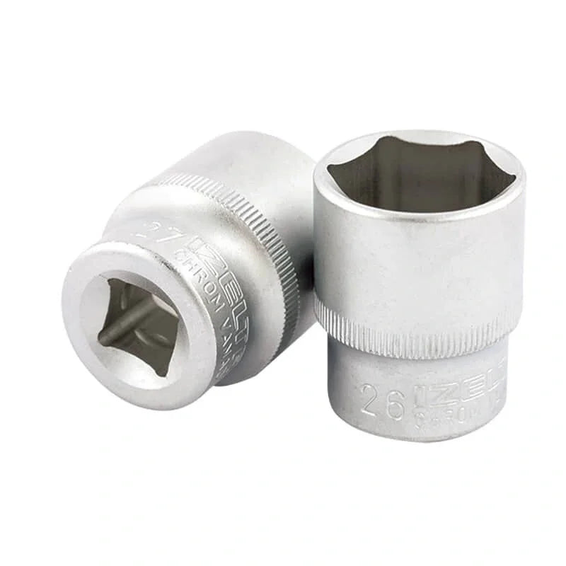 İzeltaş 1/2'' Altı Köşe 30mm Lokma Anahtar, sıkma ve sökme işlemlerinde kontrollü kullanım sunar.